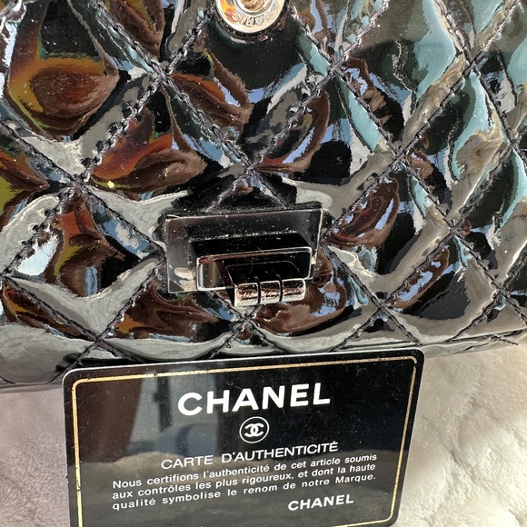 CHANEL 2.55 Reissue 225 Black Patent Quilted Calfskin Shoulder Bag - Picture 12 of 16
